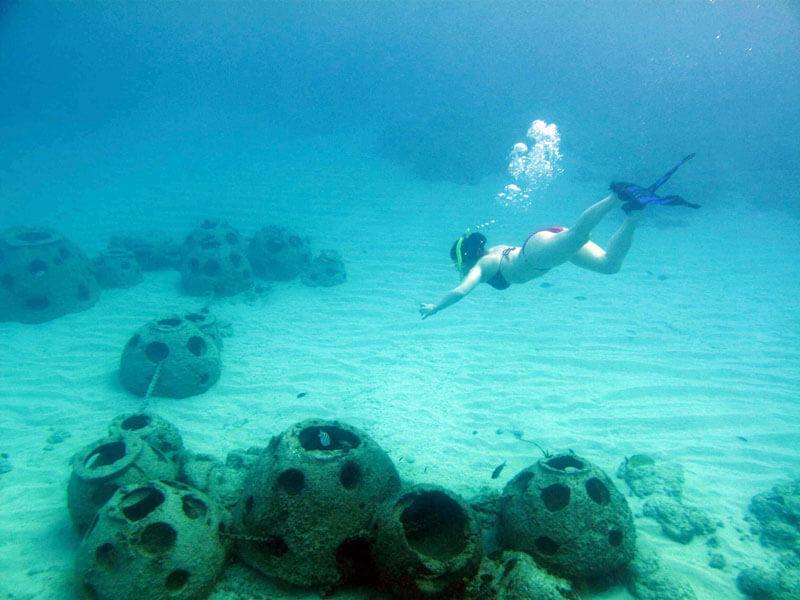 Where is the best snorkeling spot on Grand Cayman?